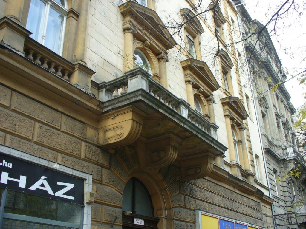 Budapest Tourist Apartments - Jozsef Koerut Екстериор снимка