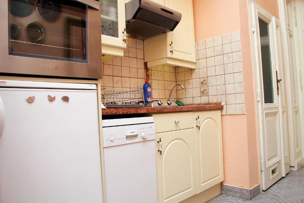 Budapest Tourist Apartments - Jozsef Koerut Стая снимка
